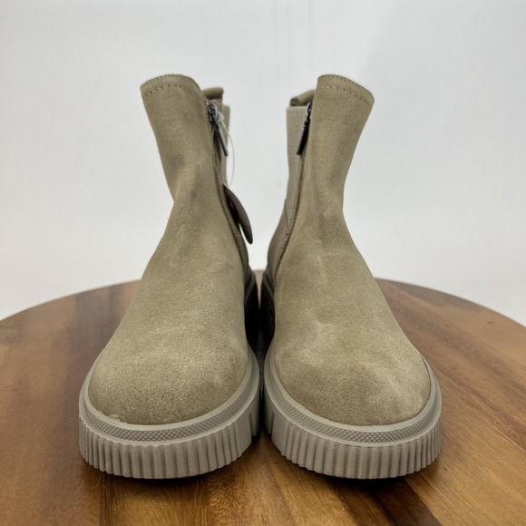 Womens Blondo Bandit Beige Suede Waterproof Lug Sole Chelsea Ankle Boot Size 7.5 - Picture 3 of 8